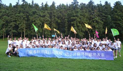 盟新网络团建同行，以科技为帆，以协作为桨，共赴新程
